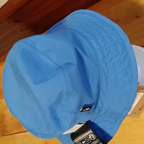 🌸Host Pick🌸NWT Kids The North Face Tie-Dye/Blue Reversible Bucket Hat - Picture 3 of 10